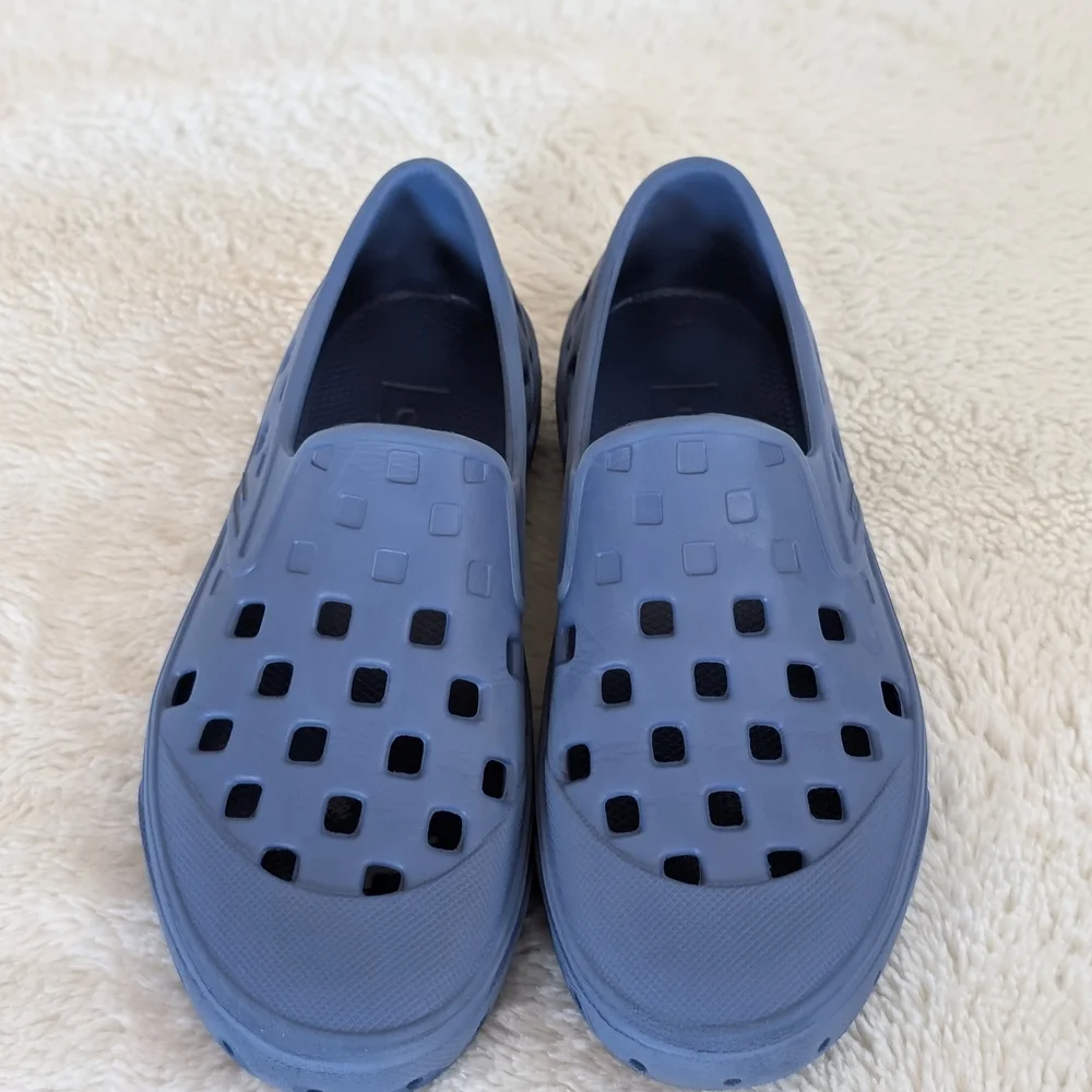 Like New: Vans Slip on Trek Shoes Kids 3